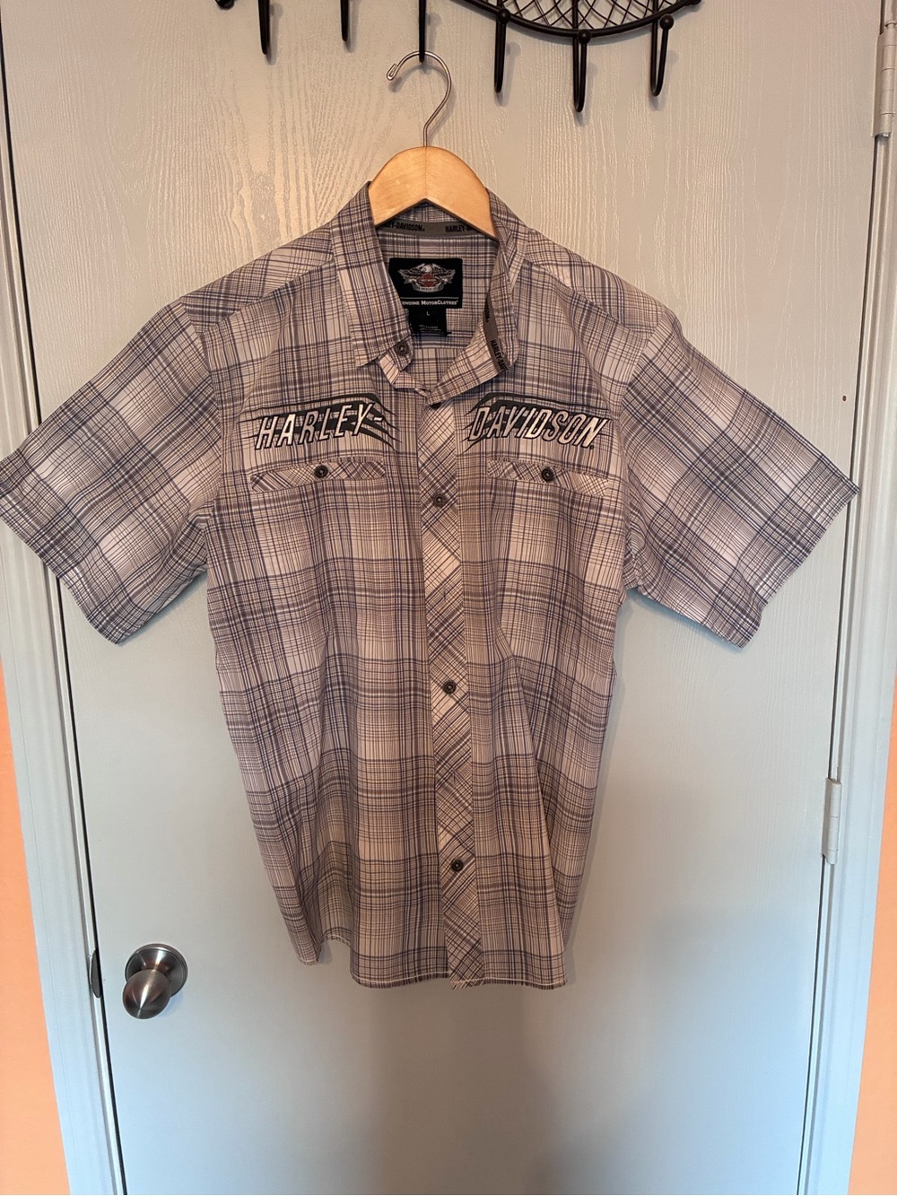 Harley-Davidson Men's Short Sleeve Plaid Button-Up in Light Gray and Black